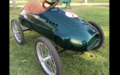 Auto de pedales «Legend».