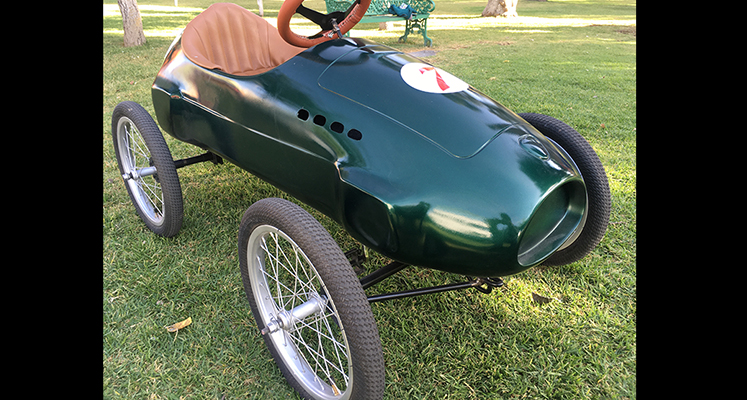 Auto de pedales «Legend».